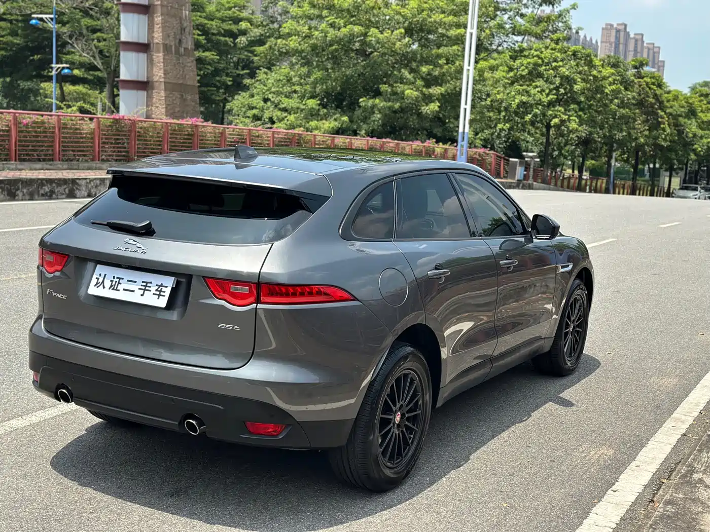 Фото 6 - Jaguar F-PACE