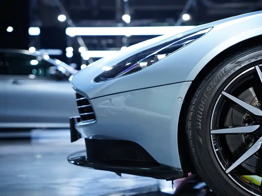 Фото 50 - Aston Martin DB11