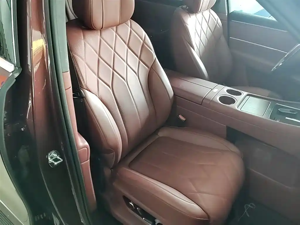 AITO Wenjie AITO M8 2025 Model Extended Range Ultra Edition 53.4kWh 5-Seater фото 25