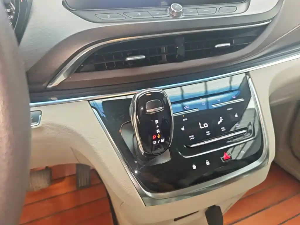 Photo 14 - Buick GL8