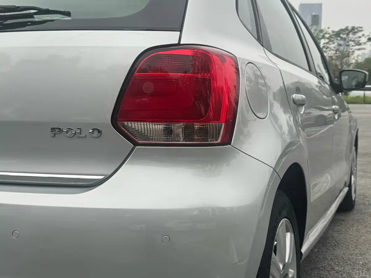 Volkswagen Polo 2011 1.4L Automatic Cool Edition фото 12