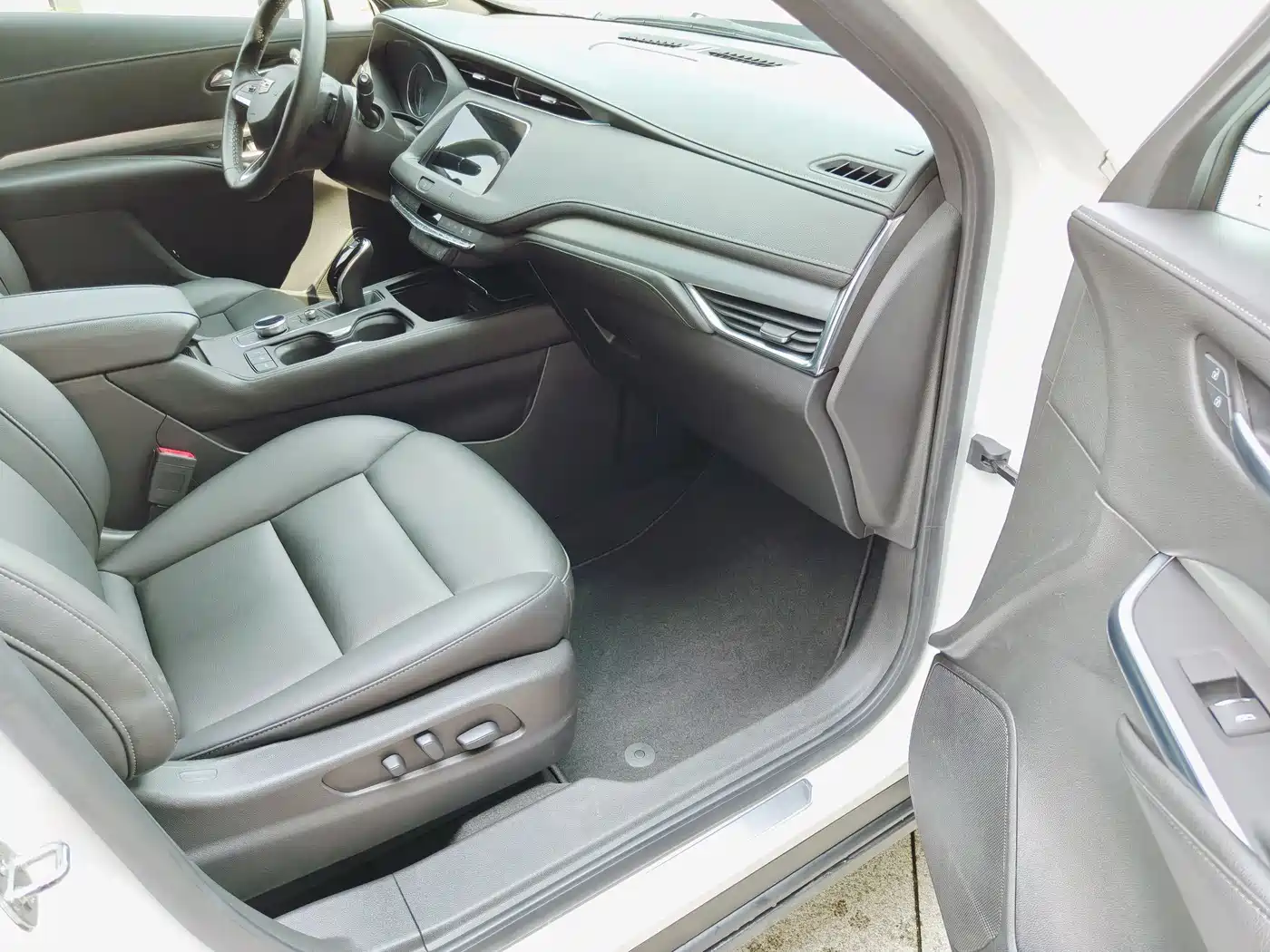 Cadillac XT4 2021 28T FWD Premium Edition фото 16