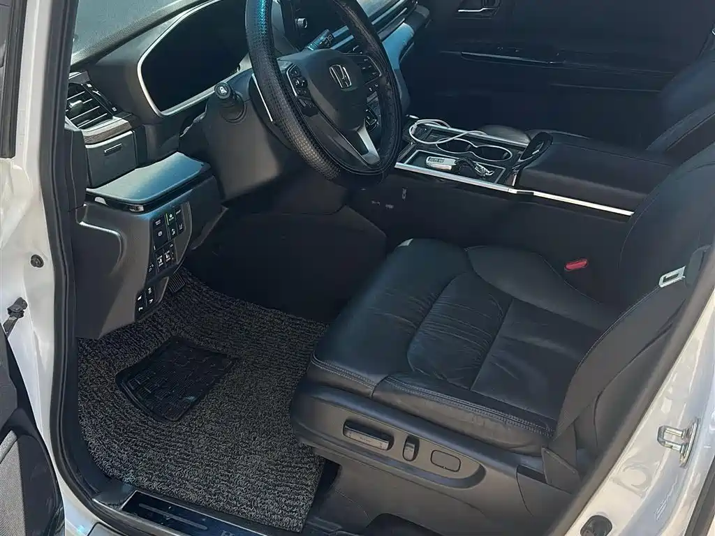 Honda Odyssey 2022 2.0L e:HEV Sharp Supreme Edition фото 3