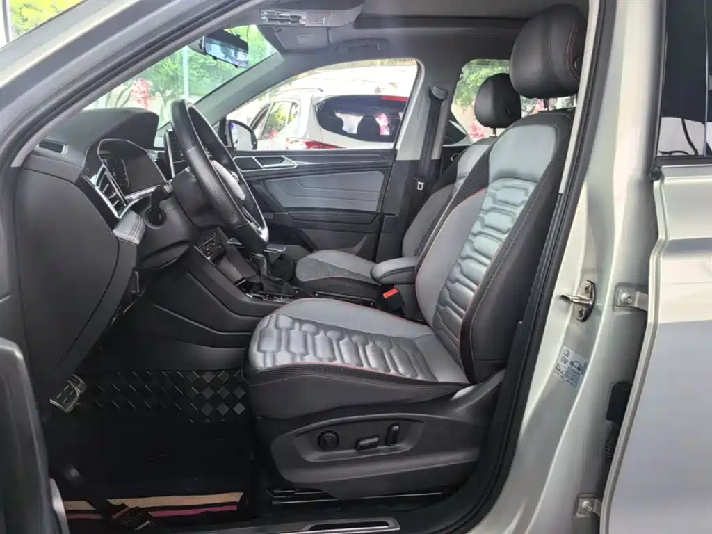 Volkswagen Tiguan L 2022 330TSI Auto 2WD R-Line Premium Edition фото 11
