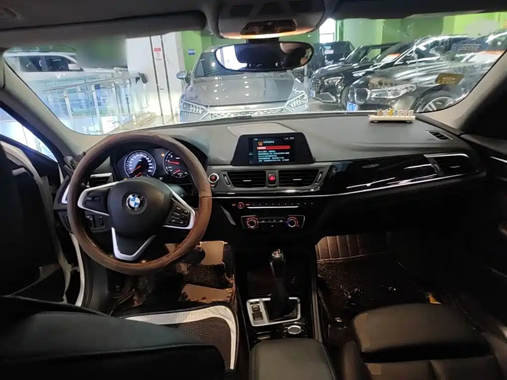 BMW 1 Series 2017 118i Sport фото 10