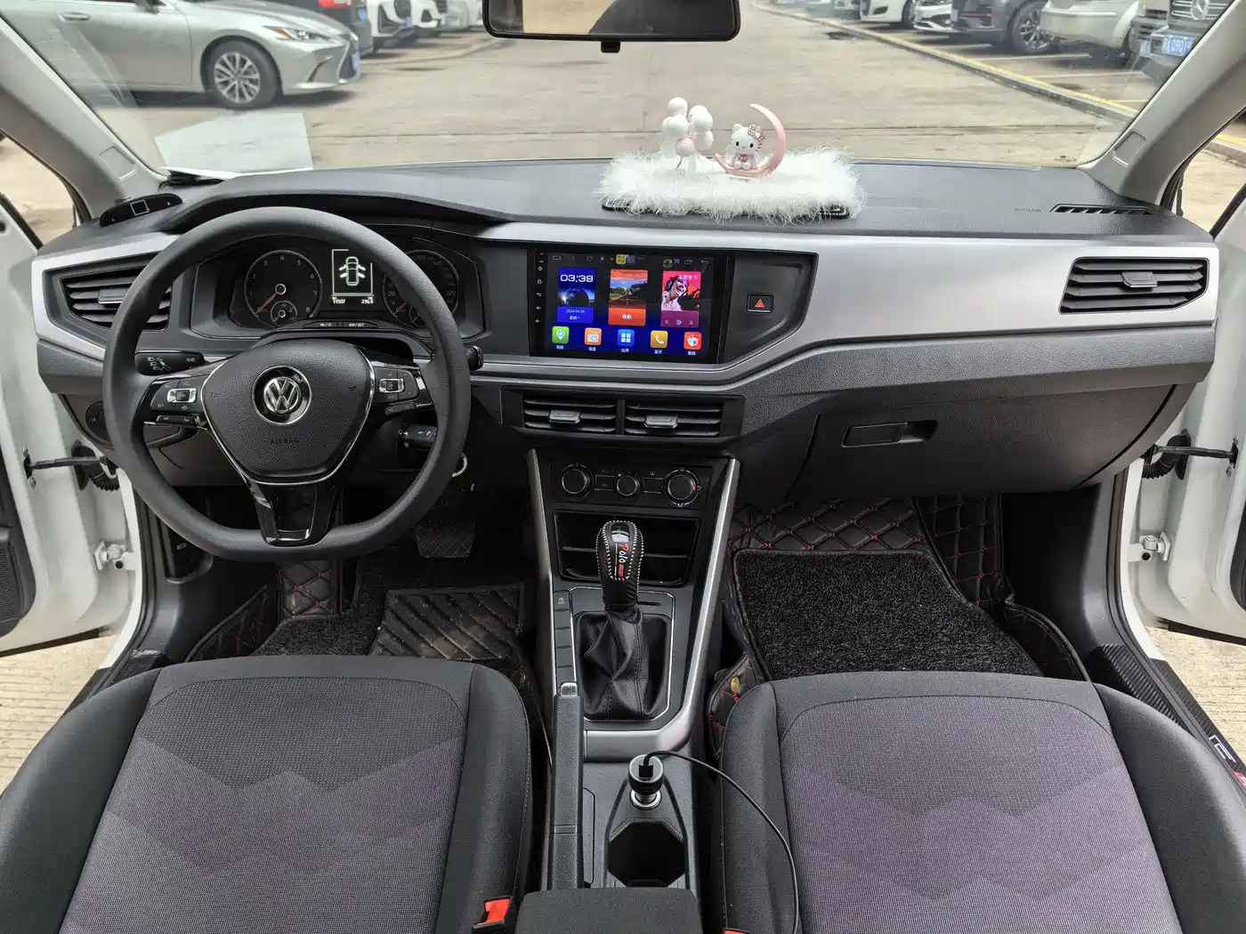 Volkswagen Polo 2019 Plus 1.5L Automatic Panorama Enjoyment Edition фото 6
