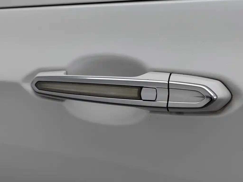 Фото 18 - Cadillac XT6