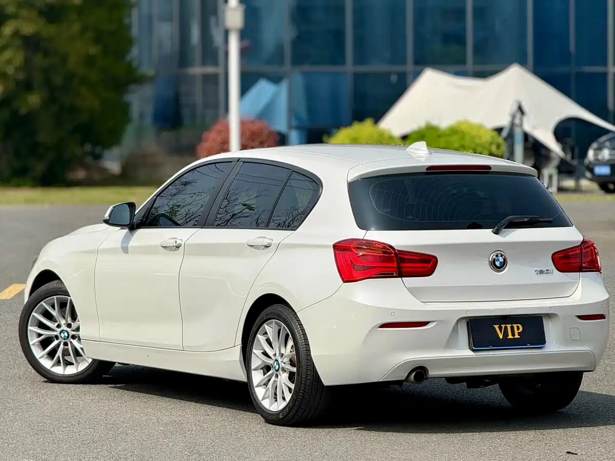 BMW 1 Series (Import) 2015 120i Leading фото 7