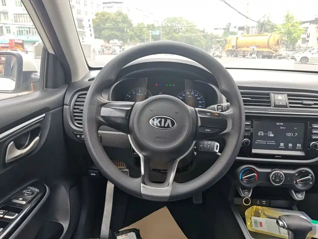 Kia K2 2018 2017 Sedan 1.4L AT 15th Anniversary Special Edition GLS