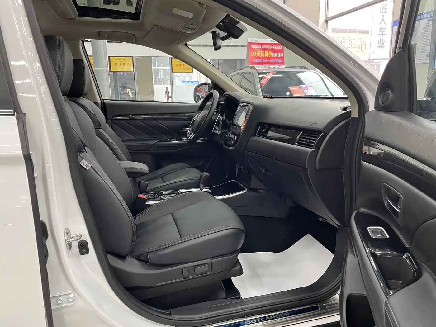 MITSUBISHI OUTLANDER