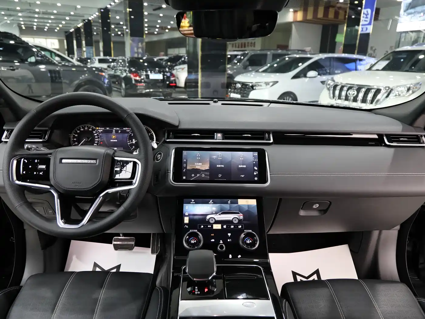 Land Rover Range Rover Velar 2023 250PS Gloss Black Collector's Edition фото 15