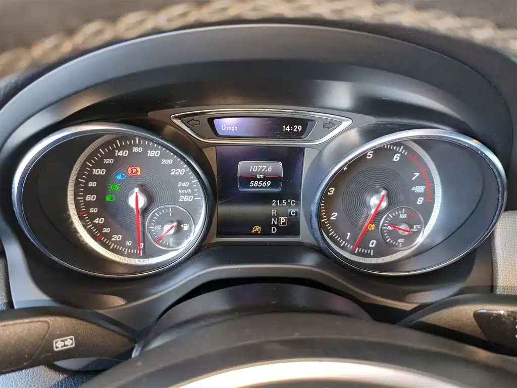 Mercedes-Benz CLA (Import) 2019 CLA 200 Sport фото 8