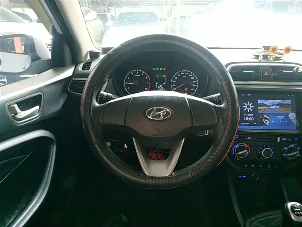 Hyundai Verna 2017 1.4L Manual Color Edition (China V) фото 11