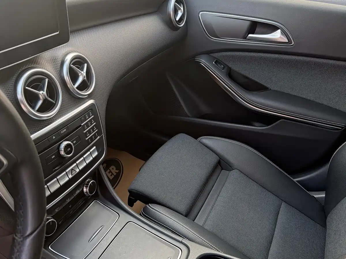 Mercedes-Benz A-Class (Import) 2017 A 200 Dynamic Edition фото 11