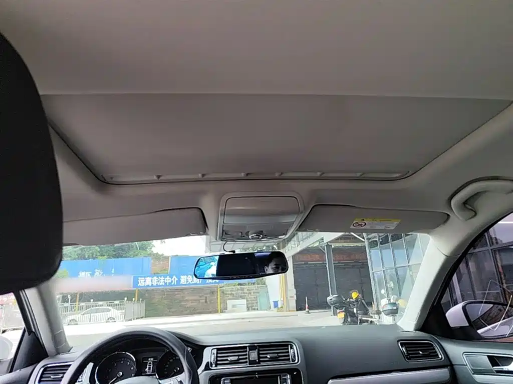 Volkswagen Sagitar 2018 280TSI DSG Spark Edition фото 18