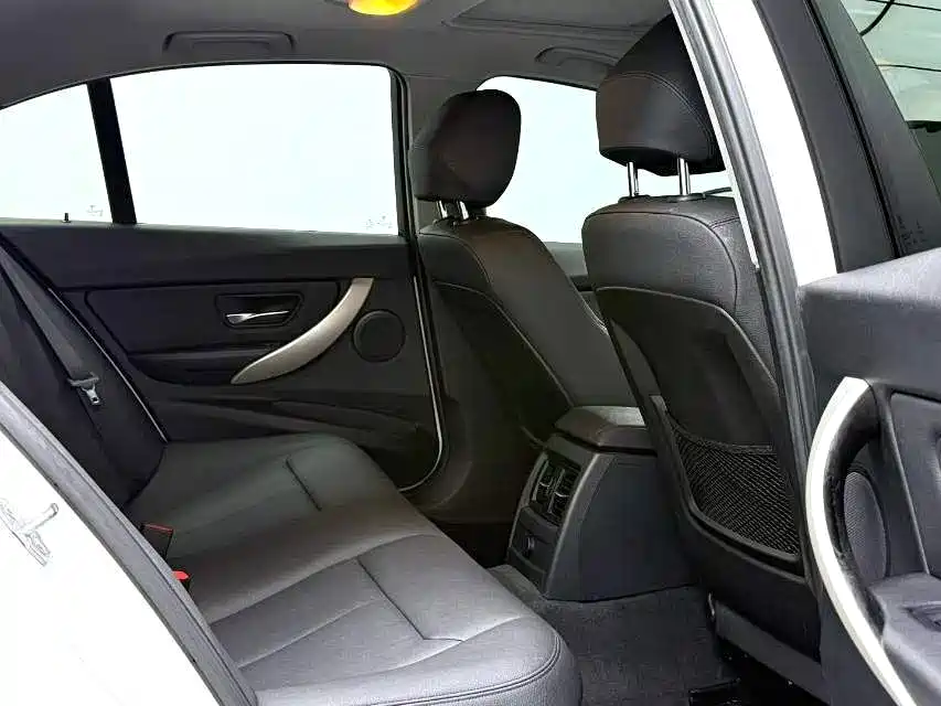Photo 7 - BMW 3 Series