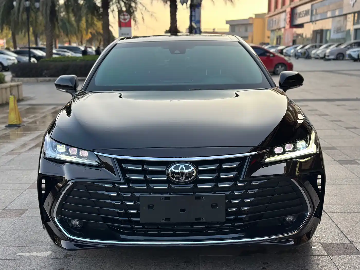 Toyota Avalon 2023 2.0L Luxury Edition фото 2