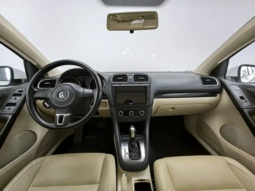 Фото 5 - Volkswagen Golf