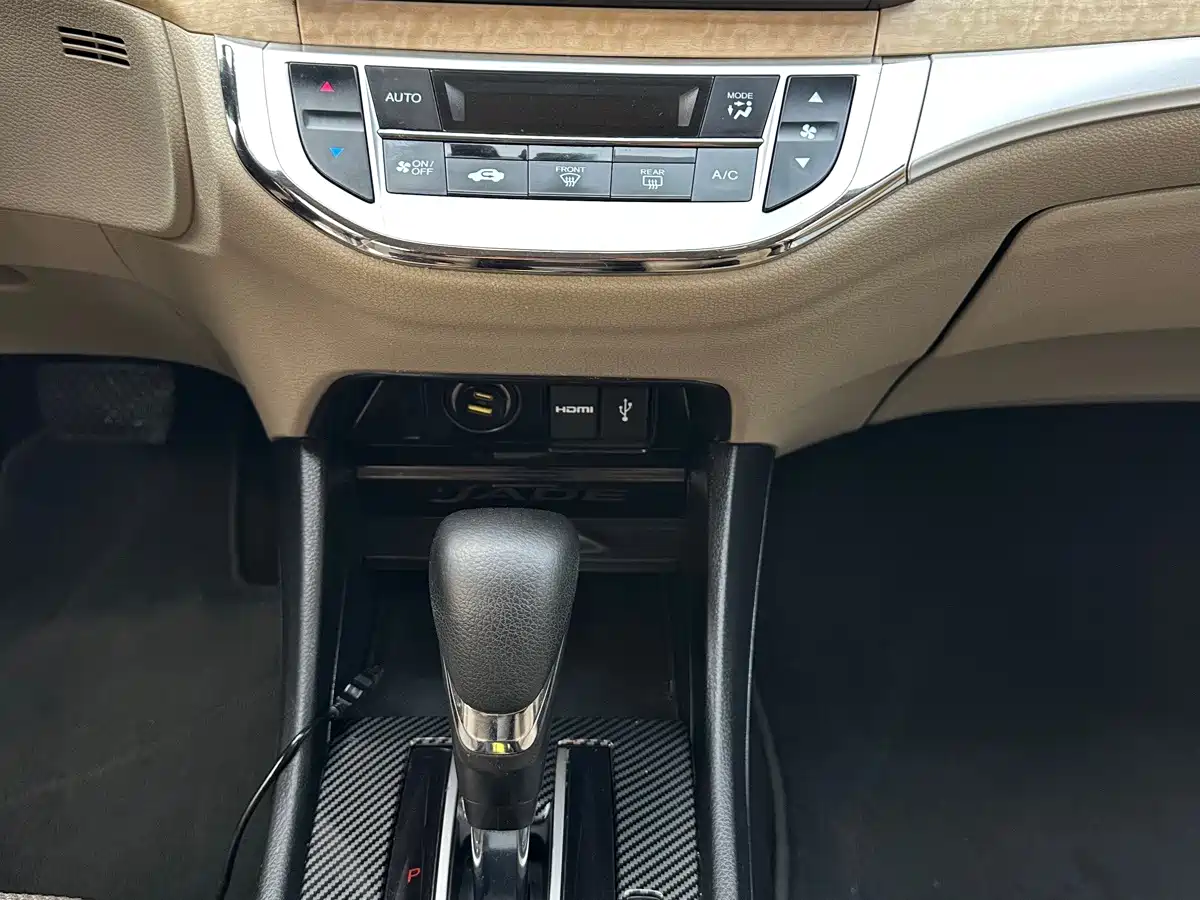 Honda Jade 2014 2013 1.8L Automatic Comfort Edition 5-seater