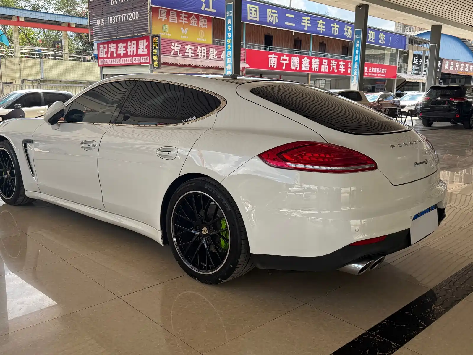 صورة 4 - Porsche Panamera