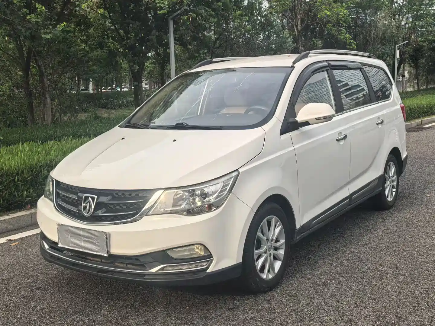 Photo 1 - Baojun 730