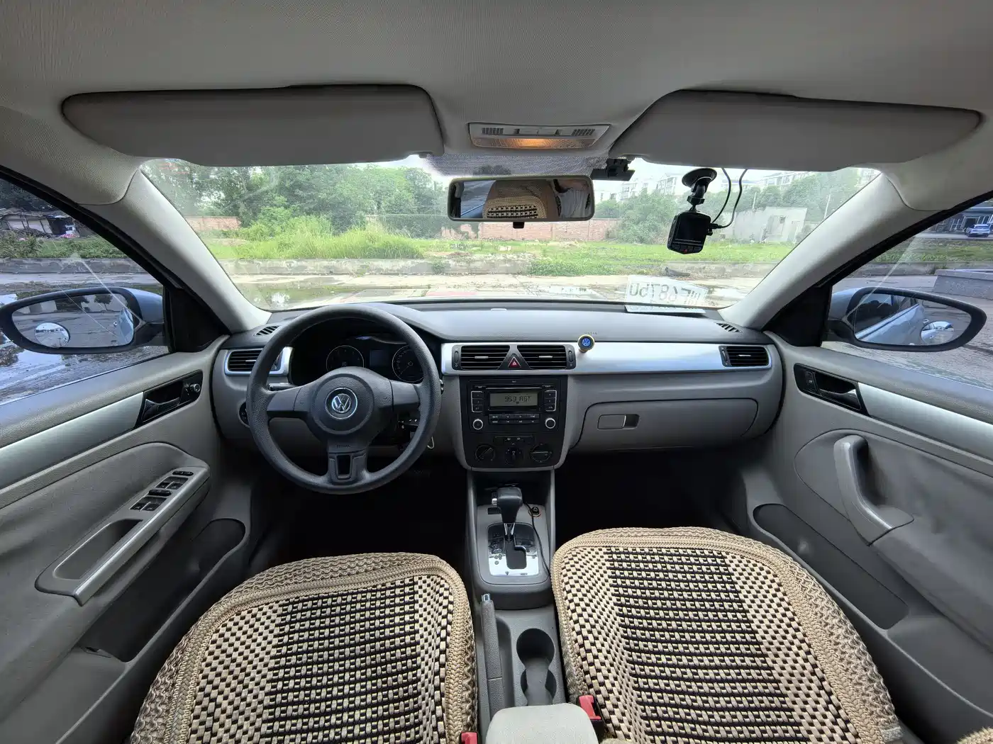 Volkswagen Bora 2012 1.6L Automatic Fashion Value Edition фото 6