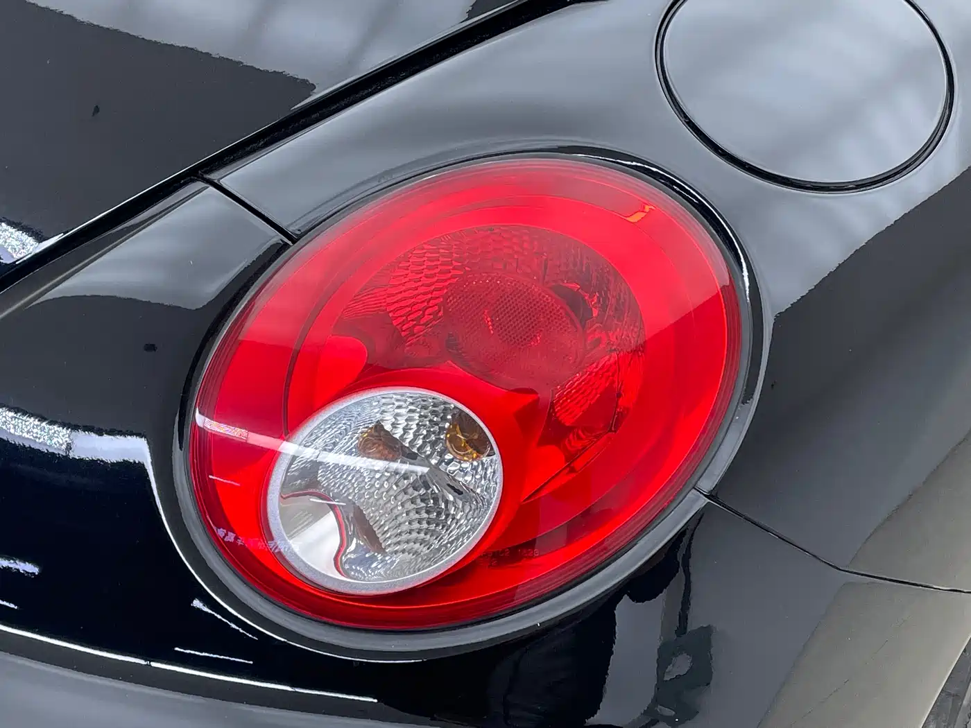 Volkswagen Beetle 2006 Model 2.0 Convertible Luxury Edition фото 11