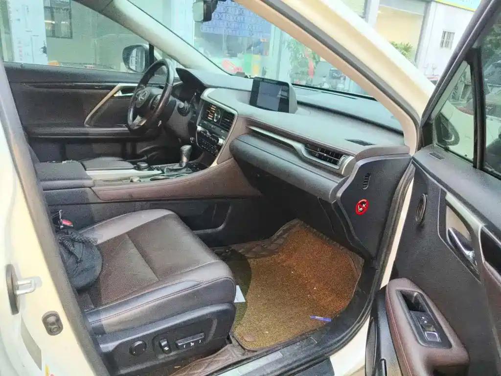 Photo 13 - Lexus RX