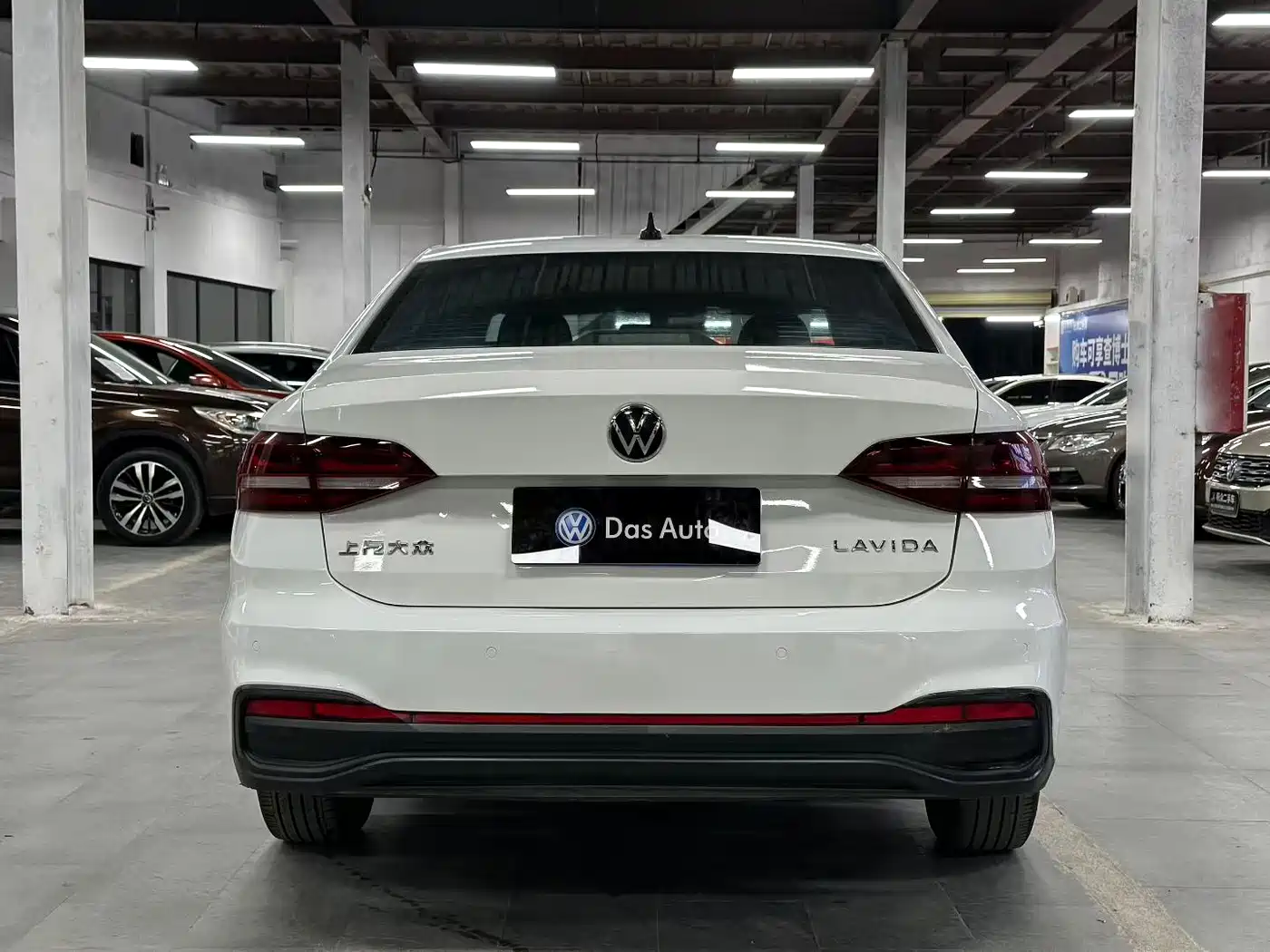Volkswagen Lavida 2023 1.5L Auto Luxury Edition фото 8