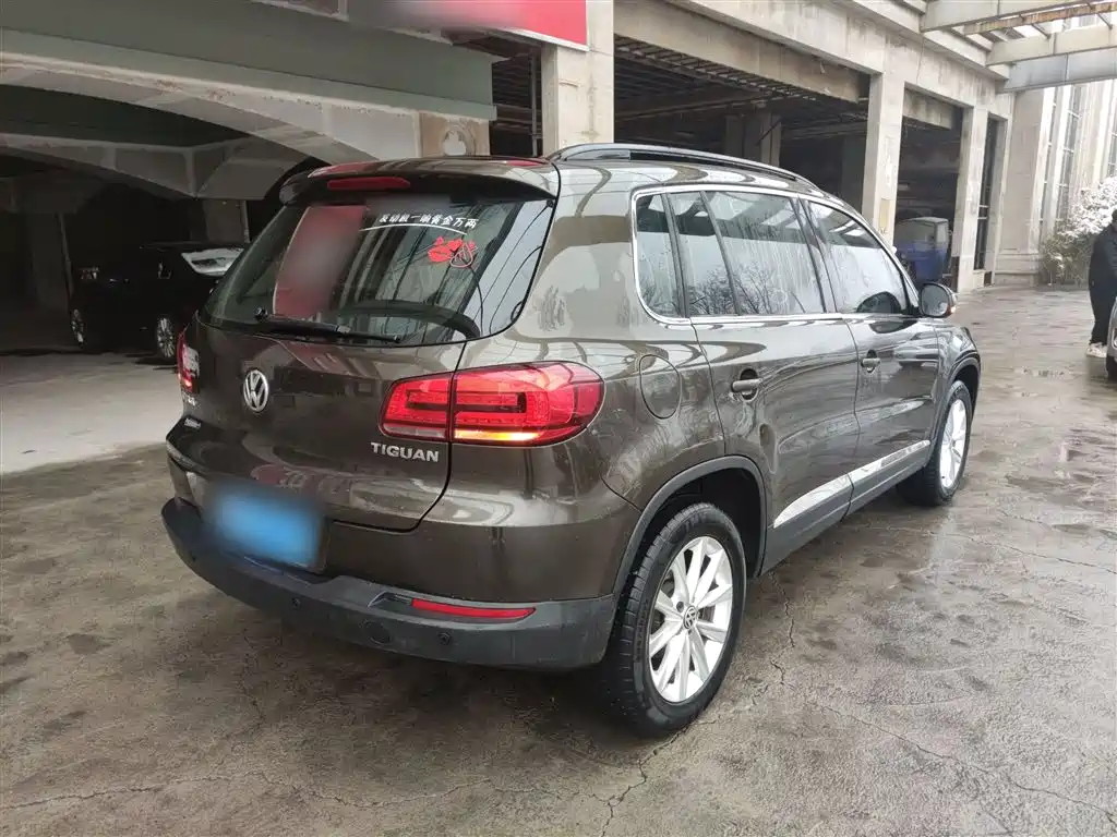 VOLKSWAGEN TIGUAN