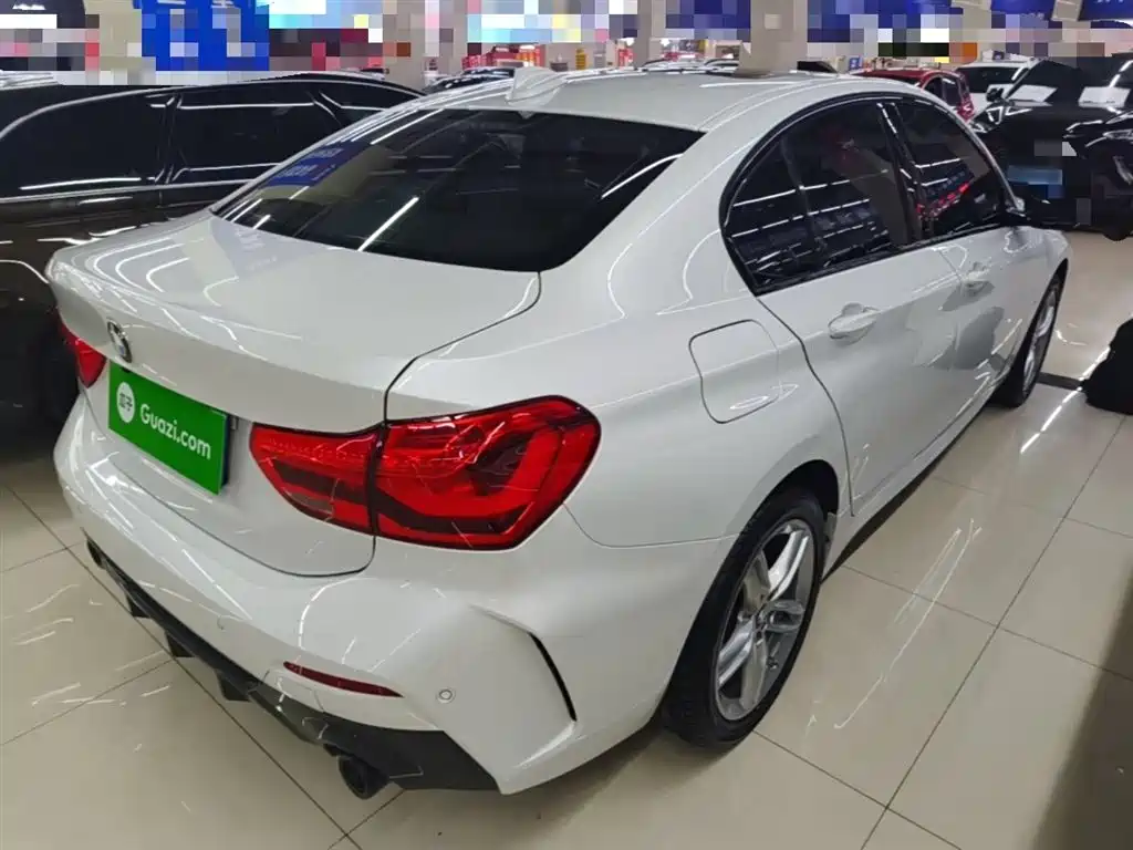 BMW 1 Series 2022 120i M Sport Shadow Edition фото 7