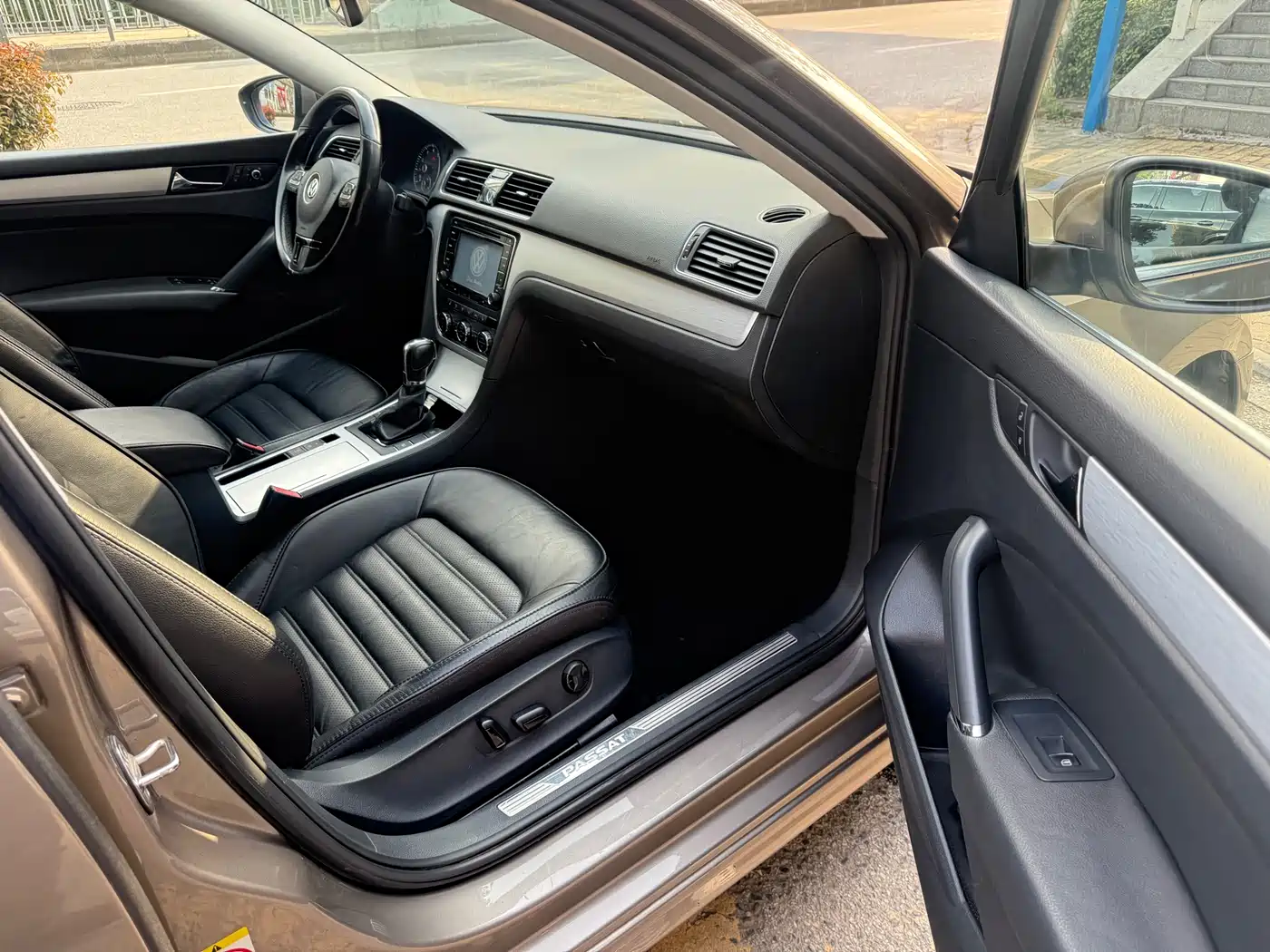 Volkswagen Passat 2014 1.8TSI DSG Executive Edition фото 7
