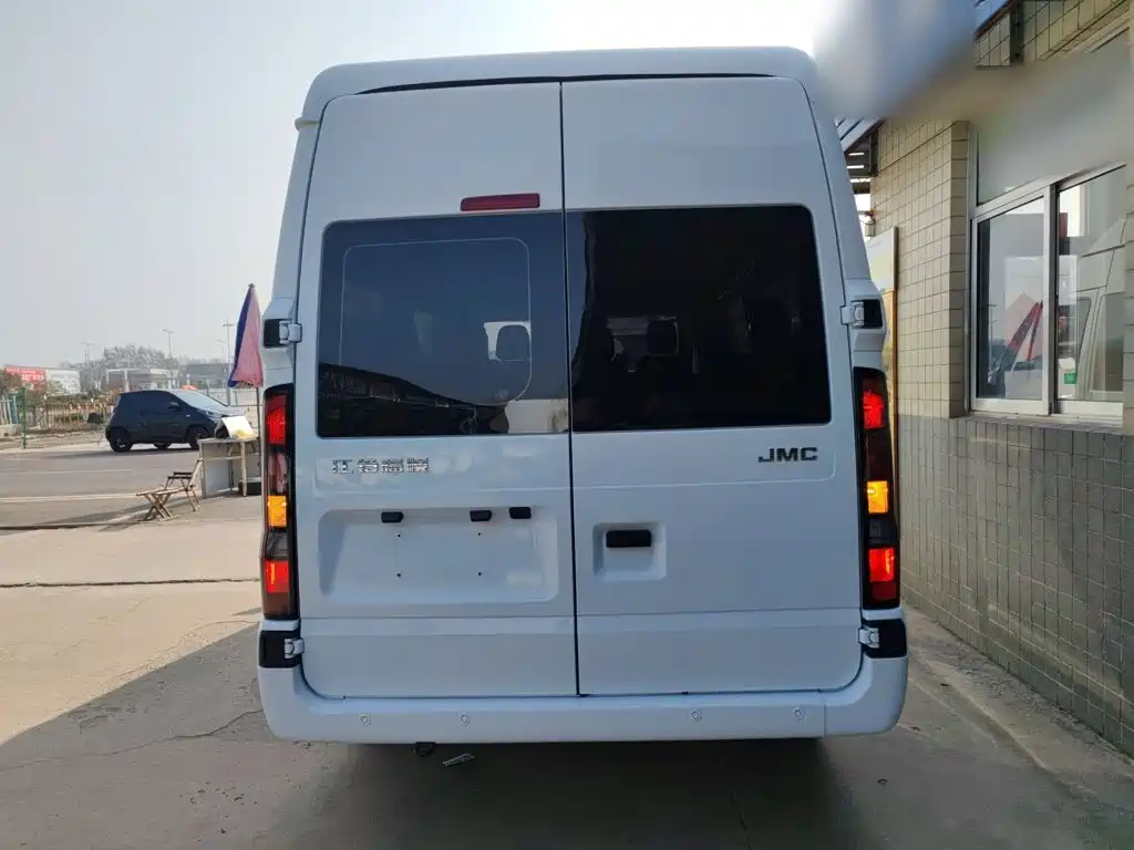 Jiangling JMC Fushun 2025 2025 Model 2.0T 6MT Diesel Medium Wheelbase Medium-High Roof Commercial MPV 7 Seats
