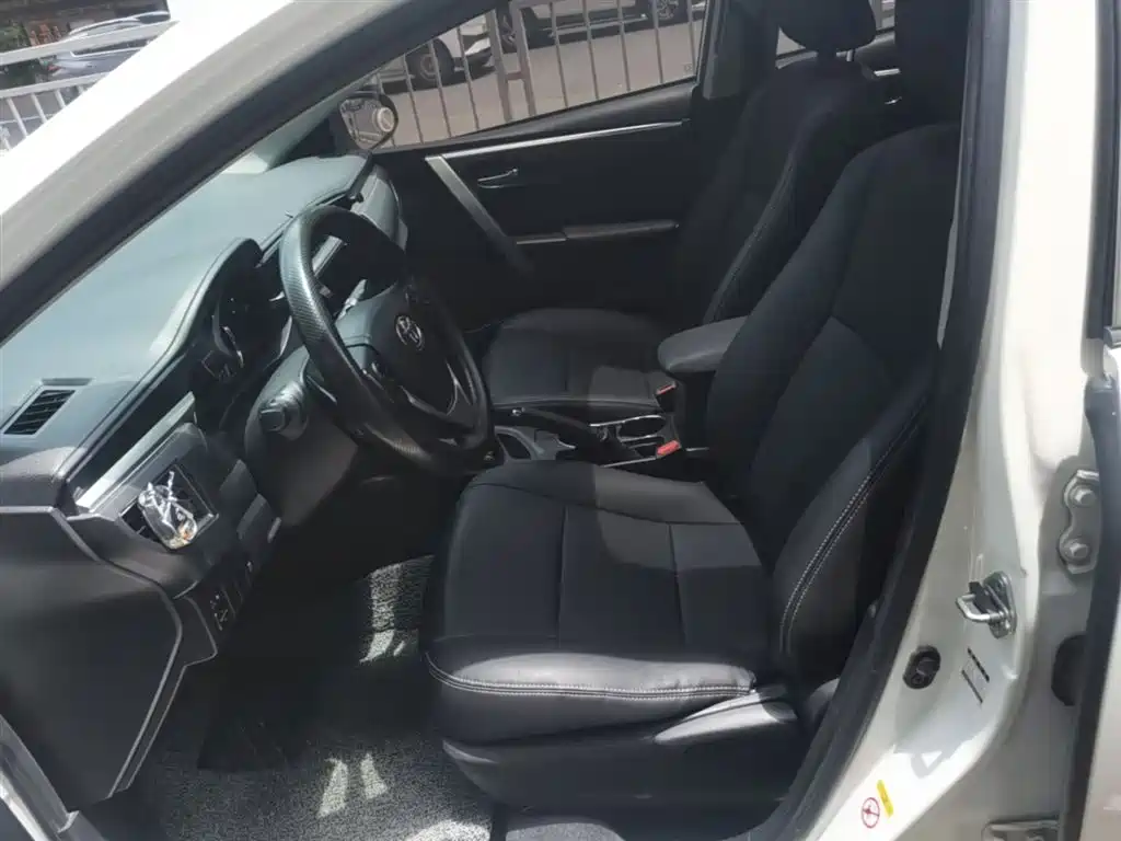 Toyota Corolla 2016 Hybrid 1.8L E-CVT Leading Edition фото 15