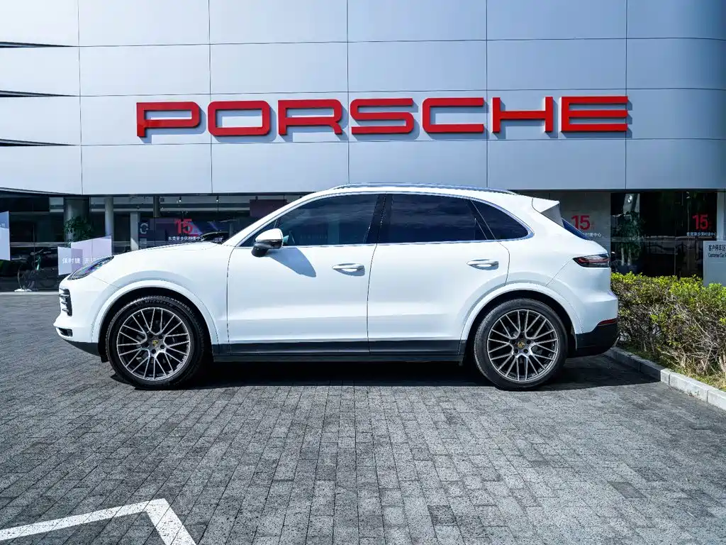 صورة 11 - Porsche Cayenne
