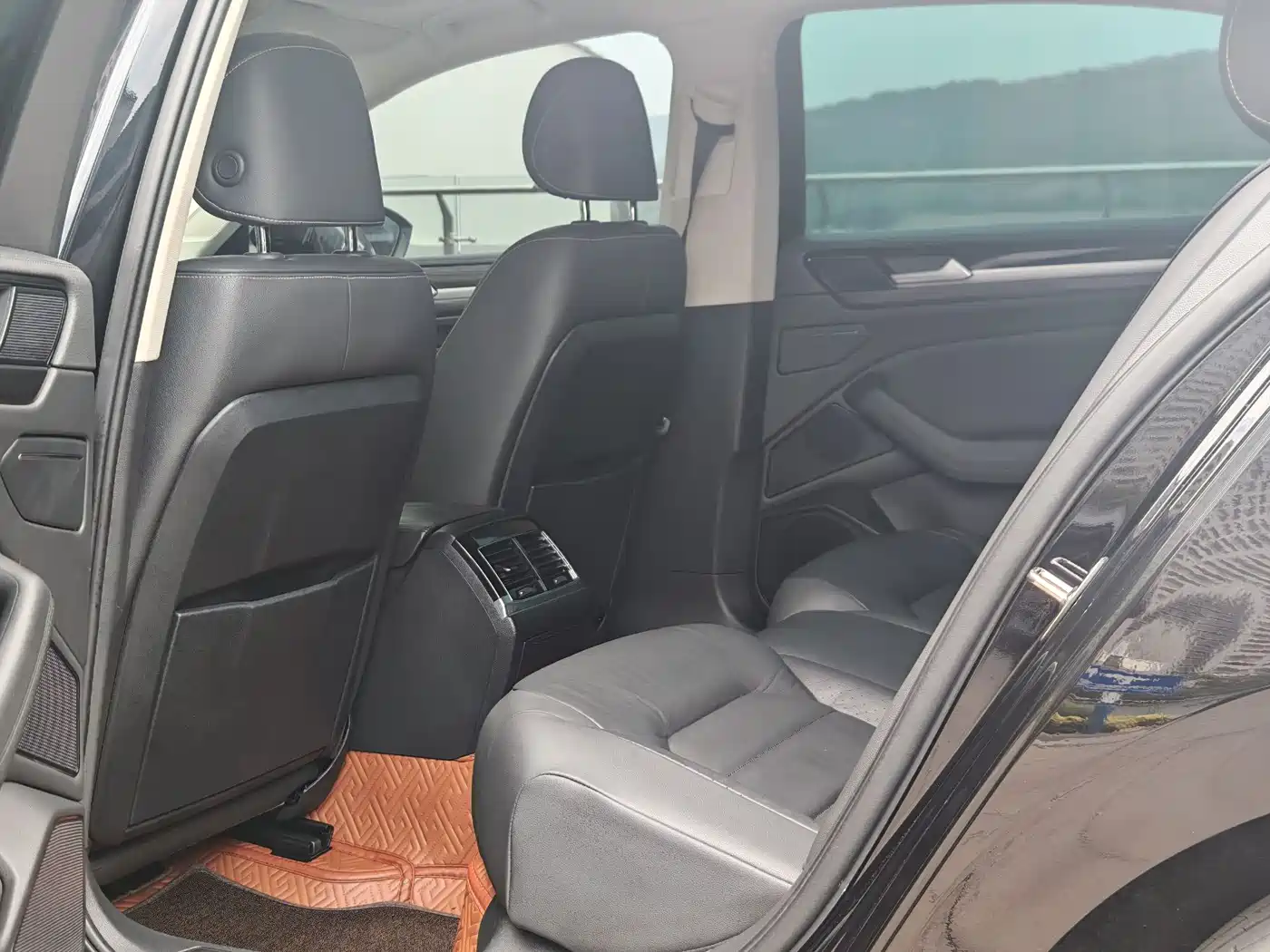 Volkswagen Phideon 2018 Facelift 380TSI FWD Business фото 7