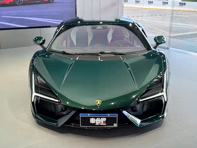 Lamborghini Revuelto 6.5L PHEV, Стандарт