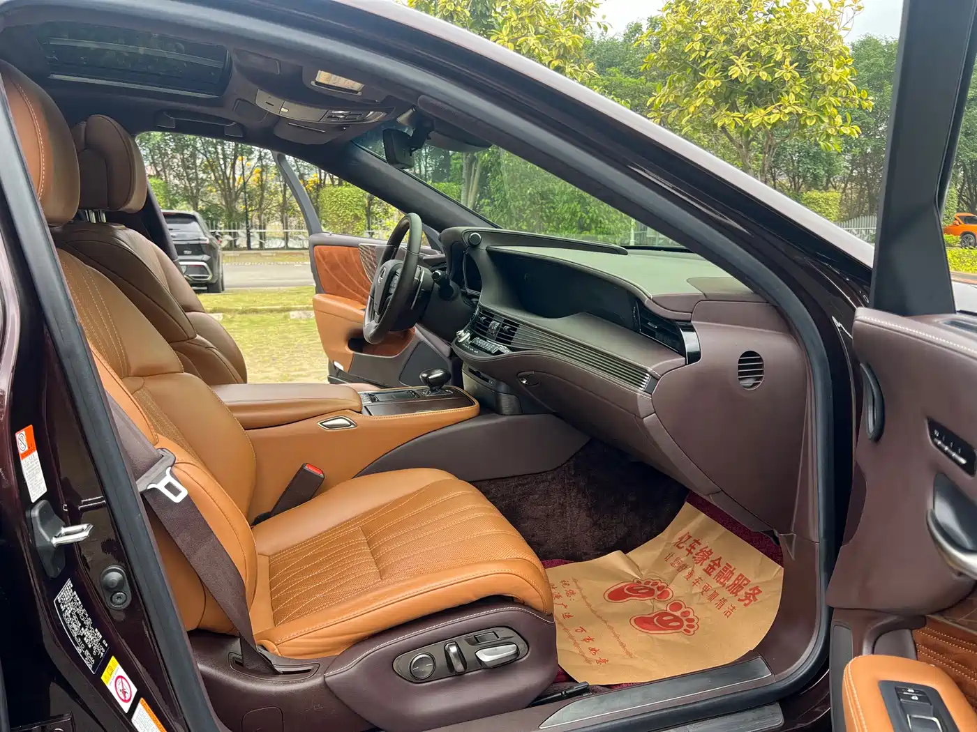 Lexus LS 2018 500h Executive Edition China V фото 11
