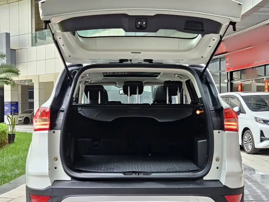 Фото 15 - Ford Kuga