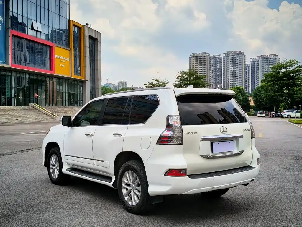 Photo 4 - Lexus GX
