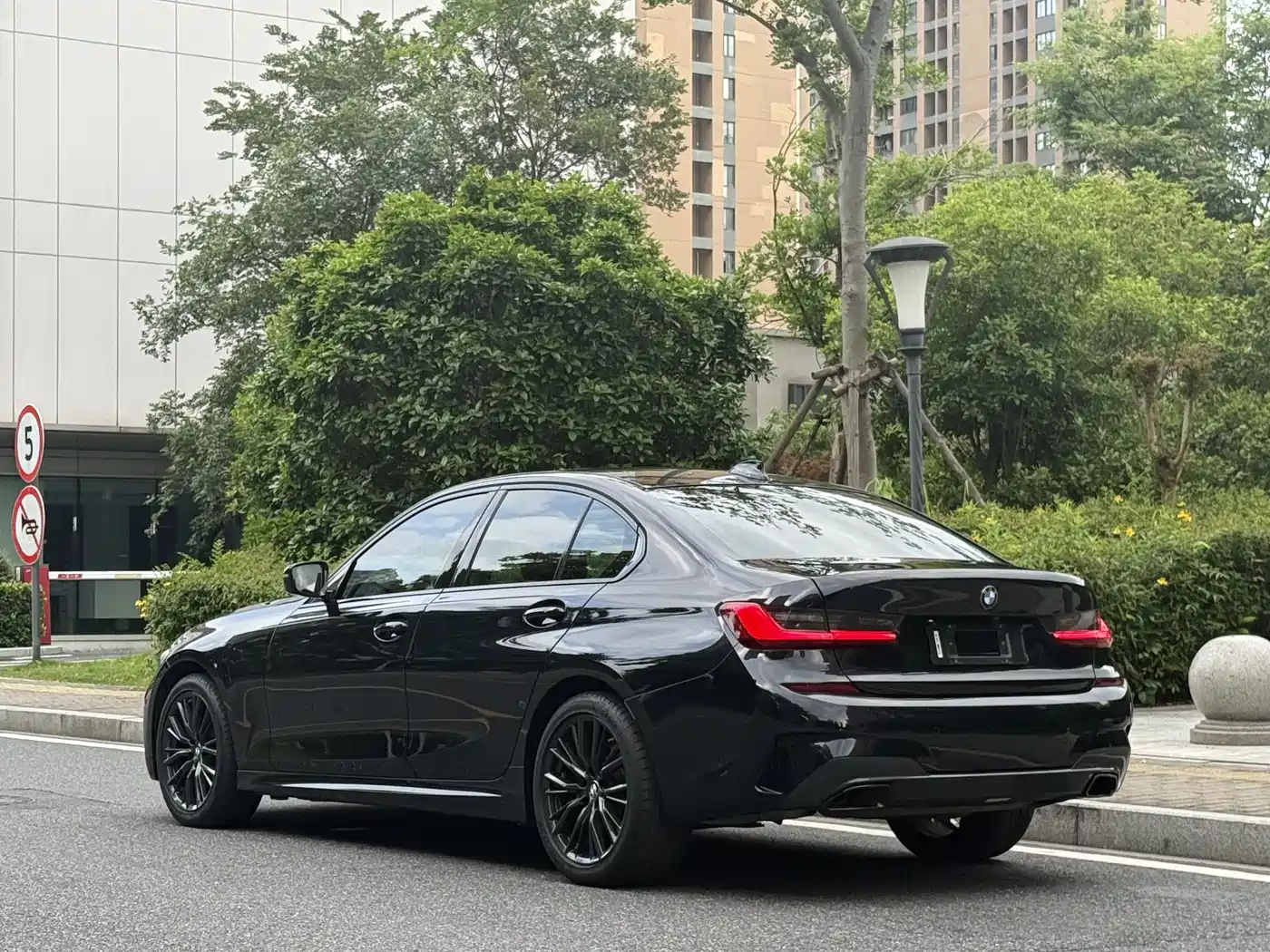 BMW 3 Series 2021 Facelift 325i M Sport Shadow Edition фото 4