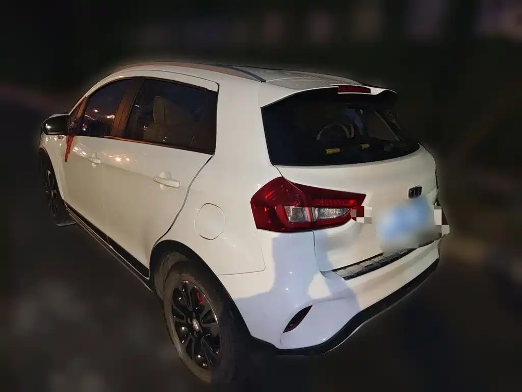 Фото 8 - Geely Vision X3