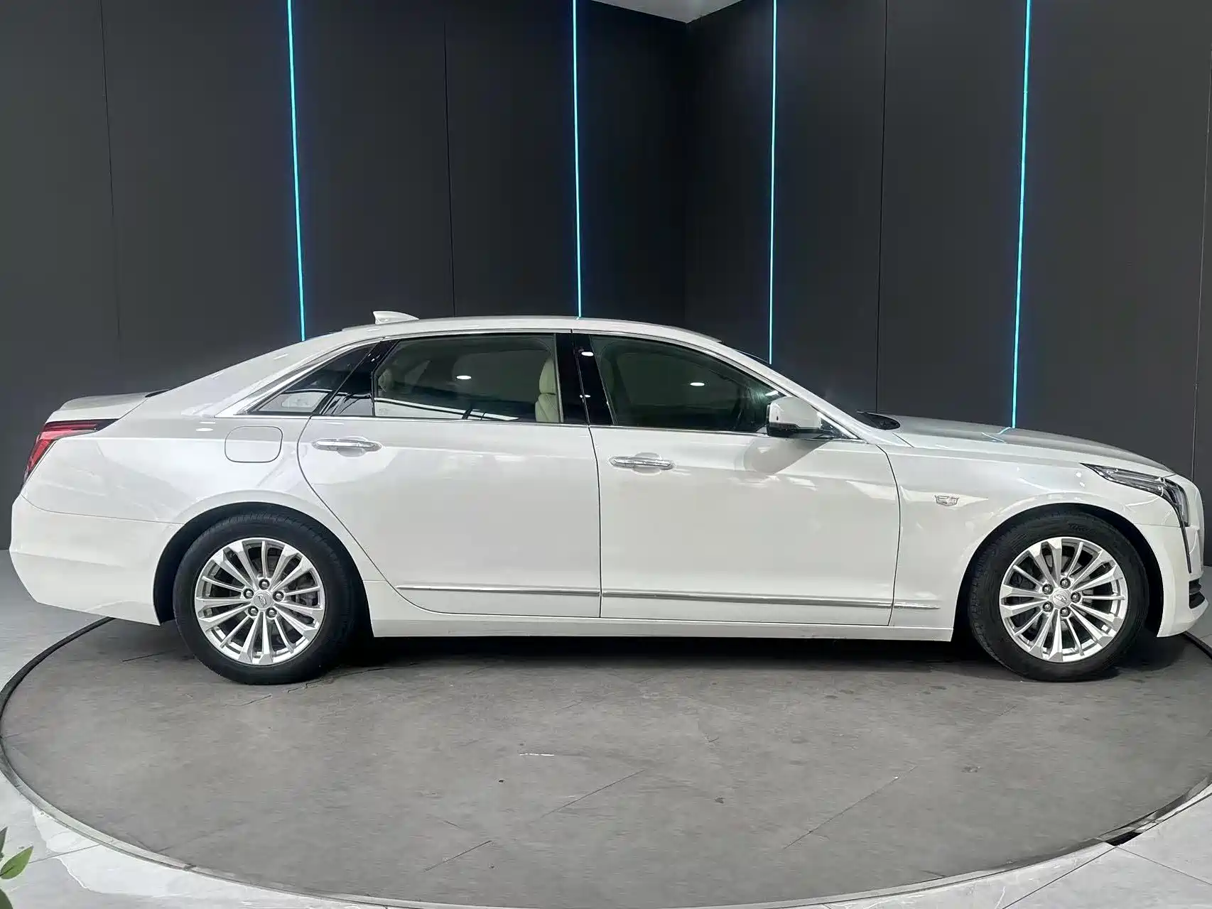 Фото 5 - Cadillac CT6