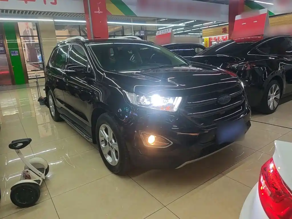Фото 4 - Ford Edge