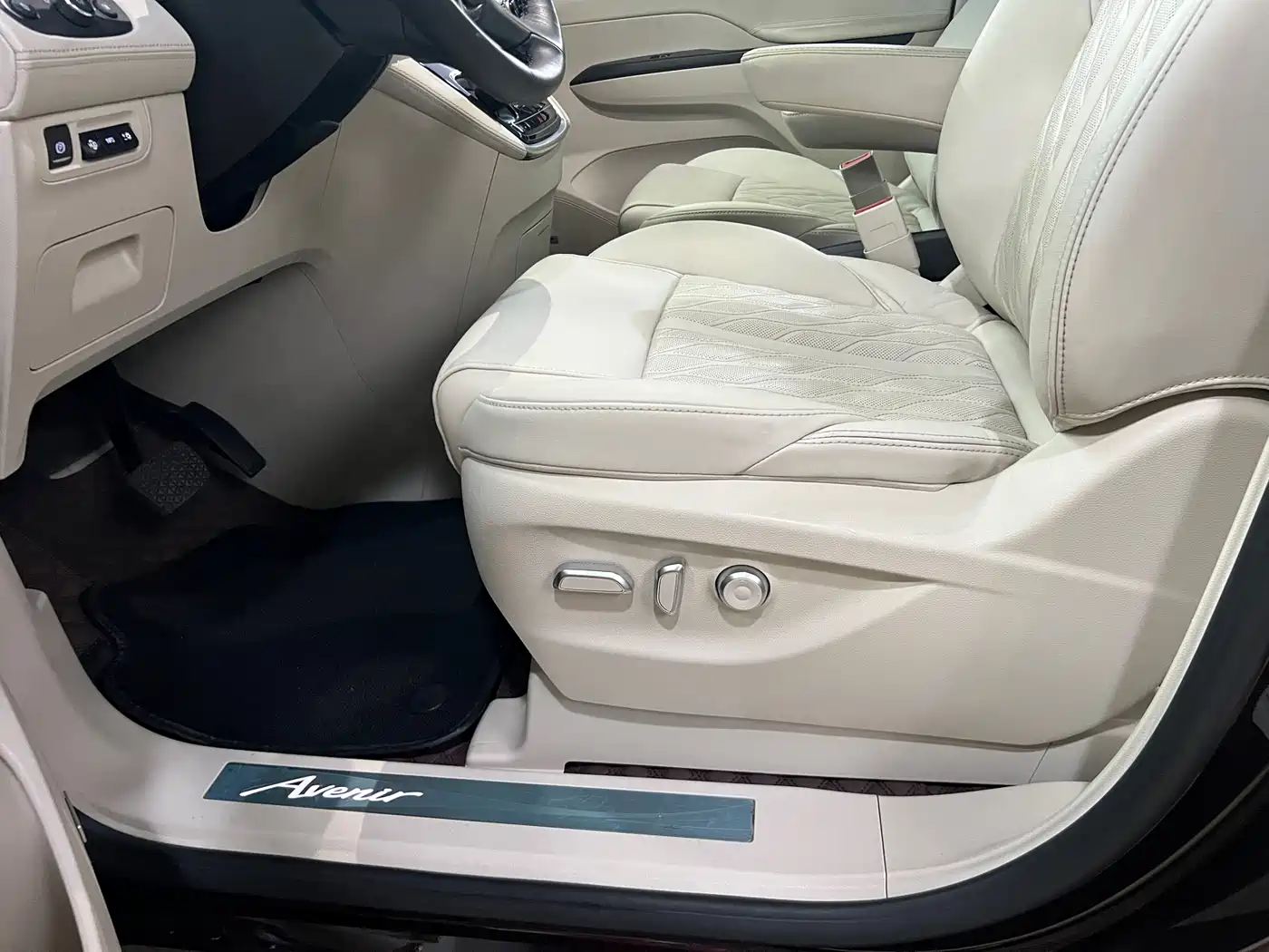 Buick GL8 2021 Avenir Aivia 7-Seater Family Edition фото 36