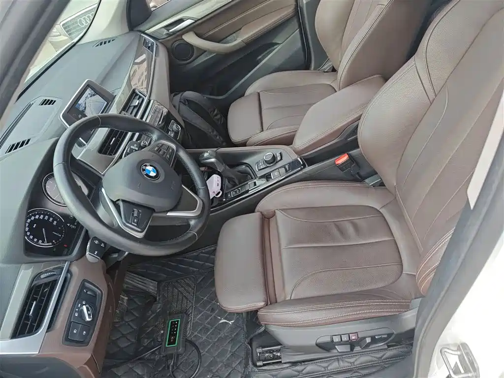 BMW X1 2019 sDrive18Li Premium Model фото 8