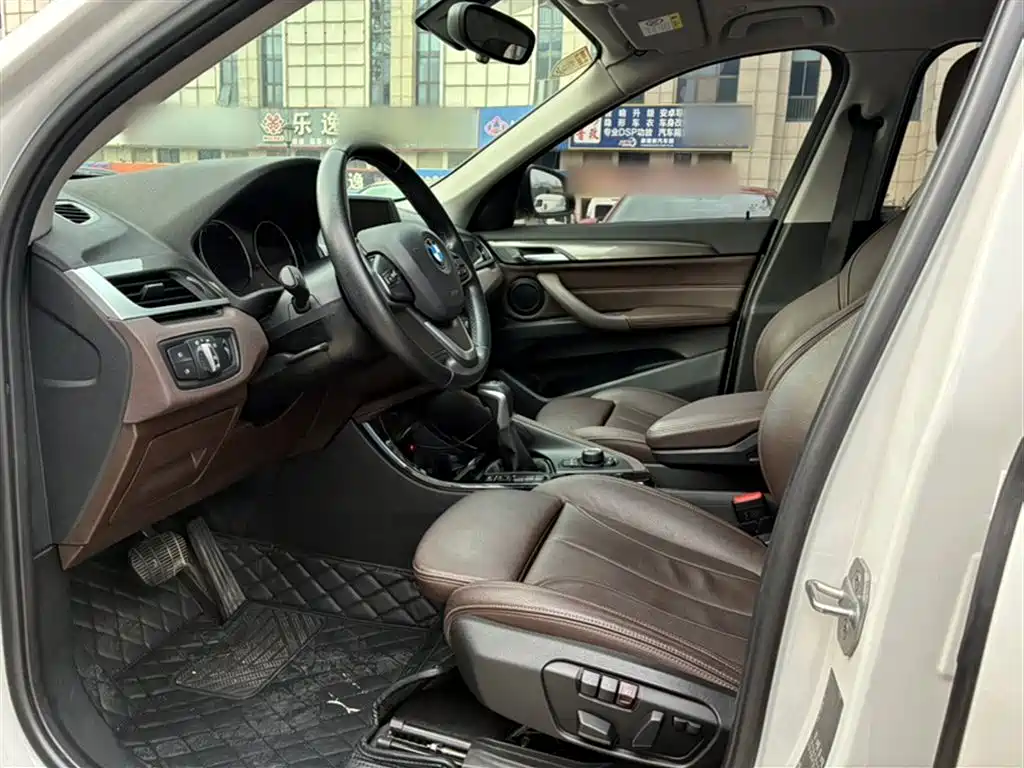 BMW X1 2019 sDrive18Li Premium Model фото 18