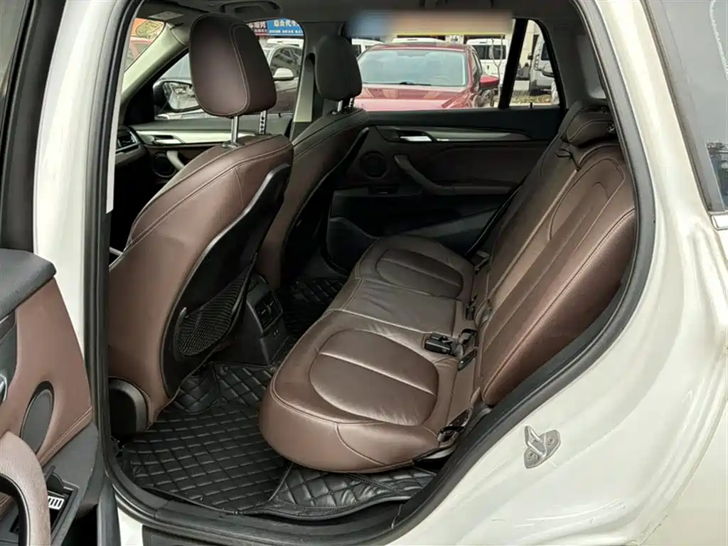 BMW X1 2019 sDrive18Li Premium Model фото 16
