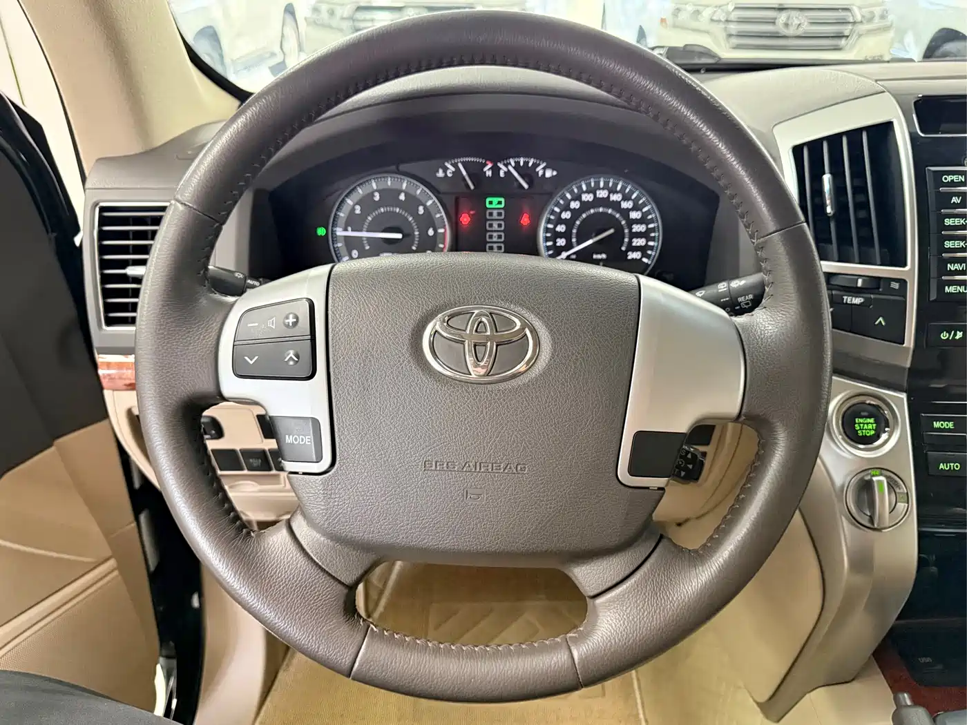 Toyota Land Cruiser 2012 4.0L Automatic VX фото 8