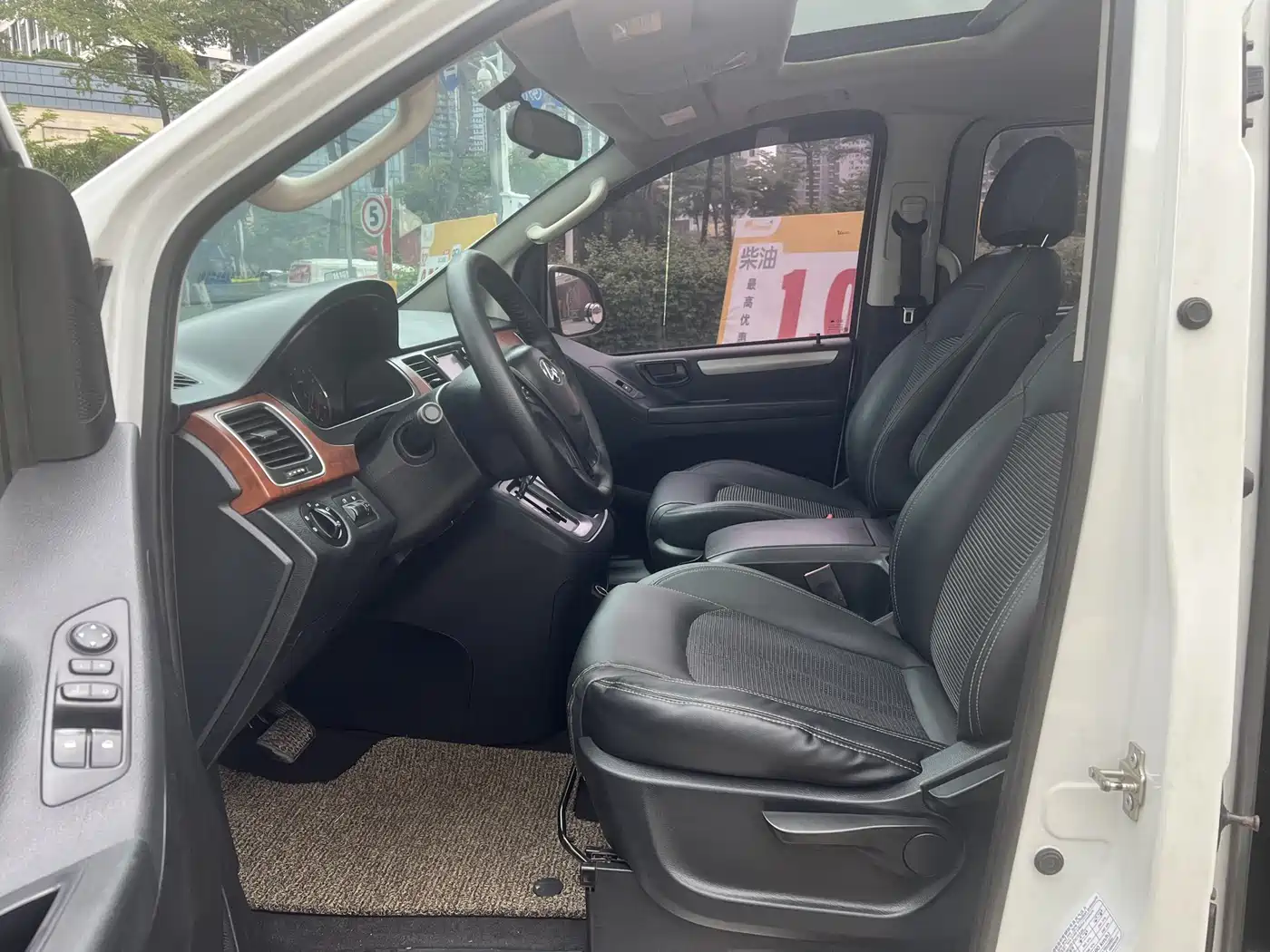 SAIC Maxus Maxus G10 2016 2.0T Automatic Executive Edition фото 8